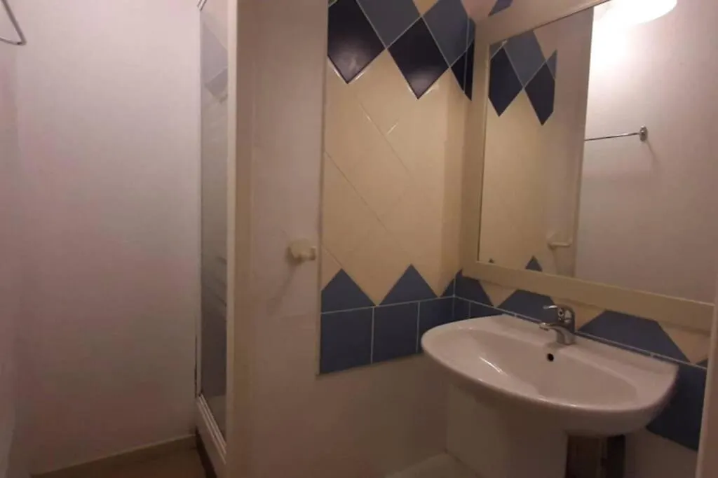 Appartement Grand T3 - Terrasse les pieds dans l'eau - Climatisation à Saint-Raphaël 0*,  France